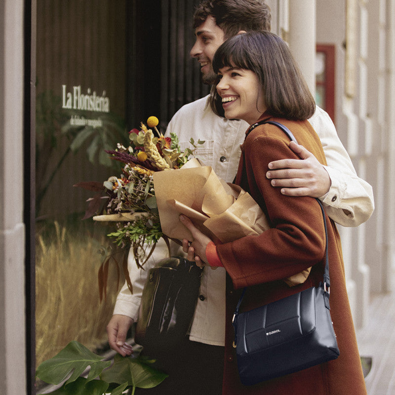 https://gabol.com/20086-large_default/bolso-bandolera-cloe.jpg