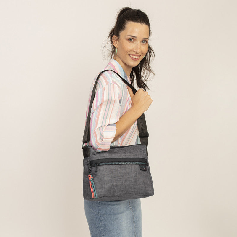 https://gabol.com/20512-large_default/bolso-mediano-shani.jpg