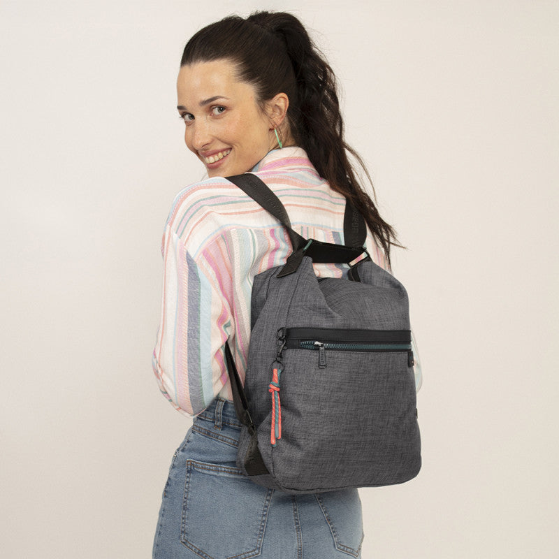 Bolso Mochila Gabol Shani Gris: Poliéster Resistente, Organizador Interno para Mujer