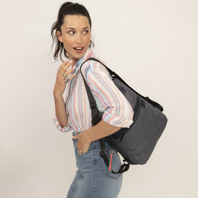 Bolso Mochila Gabol Shani Gris: Poliéster Resistente, Organizador Interno para Mujer