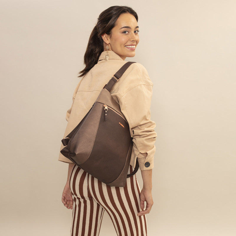 Mochila Bolso THELMA Gabol Elegante Piel Sintética Marrón Libre de PVC con Organizador